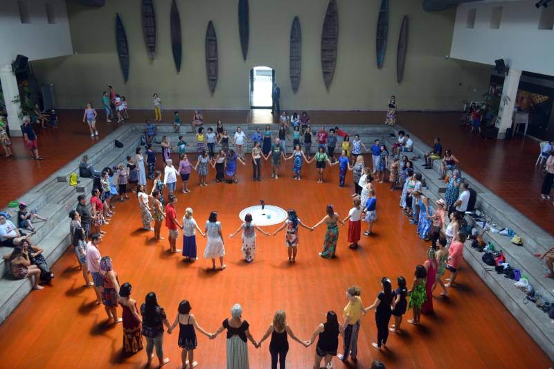 Para celebrar o encerramento de sua programação cultural anual, o Espaço São José Liberto realizará, no próximo domingo, 16, no horário de 10h às 12h, a última apresentação das Danças Circulares/2018. Ao todo, foram realizados 24 encontros de Danças Circulares, que reuniram 1.780 participantes ao longo do ano.

FOTO: ASCOM IGAMA
DATA: 14.12.2018
BELÉM - PARÁ <div class='credito_fotos'>Foto: ASCOM IGAMA   |   <a href='/midias/2018/originais/ddeccc45-cb55-4f4e-93c6-968a24306c07.jpg' download><i class='fa-solid fa-download'></i> Download</a></div>