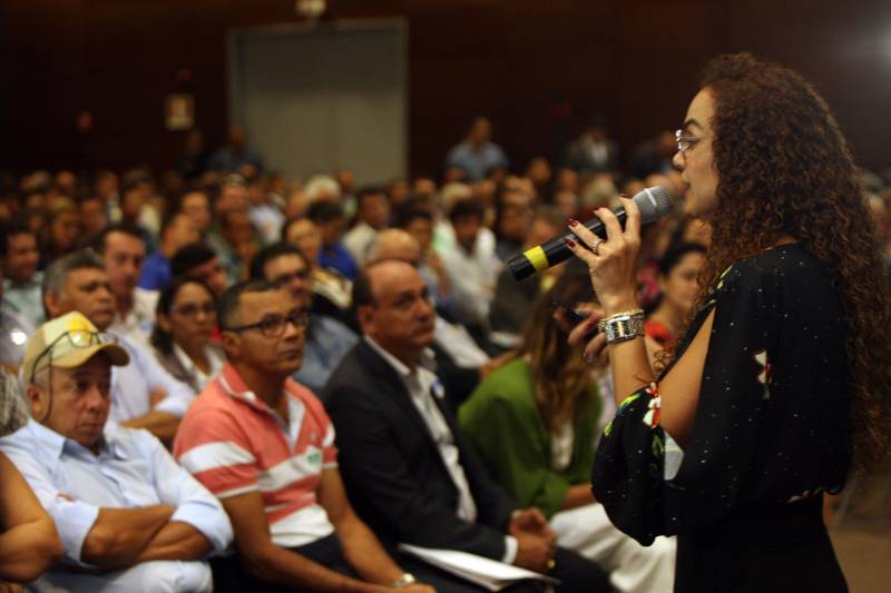 Foi aberta na manhã desta quarta-feira (7) a 3ª Reunião do Fórum Permanente de Prefeitas e Prefeitos dos Municípios Sustentáveis, que terá como tema central a governança compartilhada. O evento reúne gestores e técnicos dos 141 municípios que manifestaram interesse em adotar as diretrizes do programa e trará palestras e painéis com especialistas da área, além dos resultados alcançados com o auxílio do Programa Municípios Sustentáveis (PMS), gerido pela Secretaria Extraordinária de Municípios Sustentáveis (Semsu), principalmente no âmbito da gestão fiscal das prefeituras. A programação se estende até a quinta-feira (8), no Hangar Convenções e Feiras da Amazônia. Na foto, secretária de Municípios Sustentáveis, Izabela Jatene.

FOTO: SIDNEY OLIVEIRA / AG. PARÁ
DATA: 07.02.2018
BELÉM - PARÁ <div class='credito_fotos'>Foto: Sidney Oliveira/Ag. Pará   |   <a href='/midias/2018/originais/eab18649-fa86-4e94-97d3-ad13dcc878b5.jpg' download><i class='fa-solid fa-download'></i> Download</a></div>