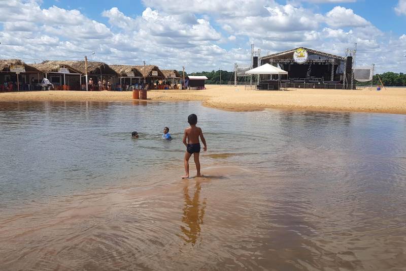 A 100 quilômetros de Marabá, a cidade de Palestina do Pará se torna um recanto para os  veranistas que procuram nas águas do Araguaia descanso, contemplação da natureza e diversão.

FOTO: ASCOM CRGSP
DATA: 08.07.2018
PALESTINA DO PARÁ - PARÁ <div class='credito_fotos'>Foto: ASCOM CRGSP   |   <a href='/midias/2018/originais/eed45672-c7f2-40b1-a3c0-2b1741b5b5e1.jpg' download><i class='fa-solid fa-download'></i> Download</a></div>