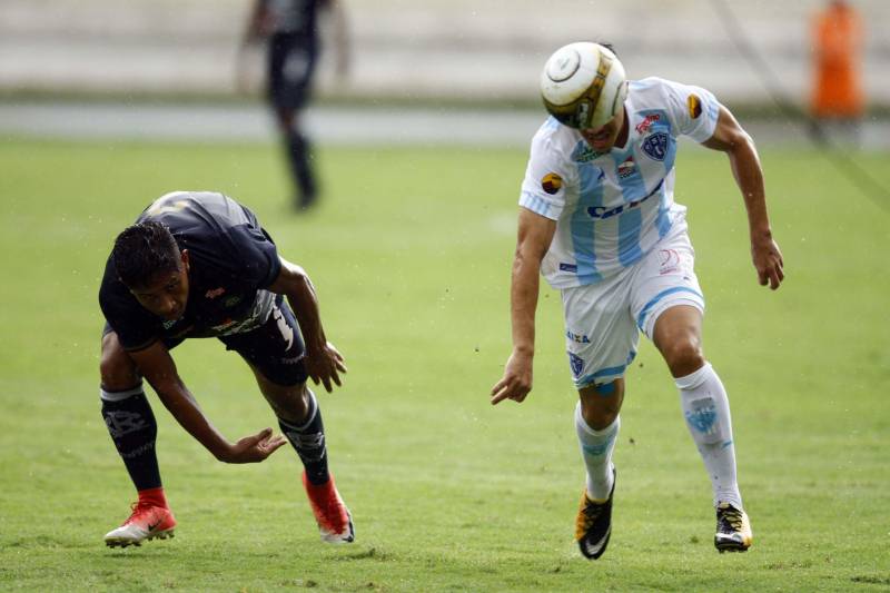 O Clube do Remo venceu o Paysandu por 2 a 1 na tarde deste domingo, partida realizada no Estádio Mangueirão, e largou na frente pelo título do Campeonato Paraense de 2018. 

FOTO: THIAGO GOMES / AG. PARÁ
DATA: 01.04.2018
BELÉM - PARÁ <div class='credito_fotos'>Foto: Thiago Gomes /Ag. Pará   |   <a href='/midias/2018/originais/f13fbf4f-a696-4663-a094-4746e6825ca3.jpg' download><i class='fa-solid fa-download'></i> Download</a></div>