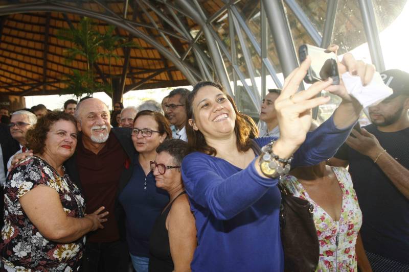 O Parque Estadual do Utinga (PEUt) o mais importante espaço de preservação e estudo da biodiversidade dentro da Região Metropolitana de Belém será reaberto à população a partir desta sexta,16, a partir das 16h30, com apresentações artísticas, com o Boi Veludinho, crianças do Pro Paz e a premiada Orquestra Sinfônica do Theatro da Paz. A apresentação será em um espaço ao ar livre e não será necessária a retirada de ingressos, por esse motivo, a recomendação é que o público chegue cedo, porque a entrada será fechada quando o espaço estiver lotado. 

FOTO: THIAGO GOMES / AG PARÁ 
DATA: 16.03.2018 
BELÉM - PARÁ <div class='credito_fotos'>Foto: Thiago Gomes /Ag. Pará   |   <a href='/midias/2018/originais/f42cefb1-3c3f-4378-a384-52d459651b21.jpg' download><i class='fa-solid fa-download'></i> Download</a></div>