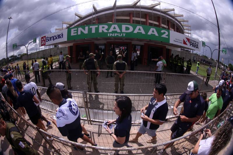 O Clube do Remo venceu o Paysandu por 2 a 1 na tarde deste domingo, partida realizada no Estádio Mangueirão, e largou na frente pelo título do Campeonato Paraense de 2018. Na foto, policiamento faz a segurança da partida.

FOTO: THIAGO GOMES / AG. PARÁ
DATA: 01.04.2018
BELÉM - PARÁ <div class='credito_fotos'>Foto: Thiago Gomes /Ag. Pará   |   <a href='/midias/2018/originais/f446a578-520a-43ba-8f8a-67fde0c80a08.jpg' download><i class='fa-solid fa-download'></i> Download</a></div>