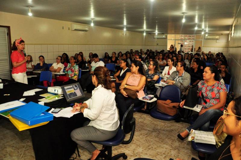 A alimentação saudável precisa tornar-se prioridade na vida dos paraenses. Visando o fortalecimento desse costume, a Secretaria de Estado de Saúde Pública (Sespa) realizou nesta quarta-feira (07), o I Seminário de Fortalecimento da Agenda de Prevenção da Obesidade na Infância e na Adolescência, no auditório da Escola Técnica do SUS (ETSUS-PA)

FOTO: JOSÉ PANTOJA / ASCOM SESPA
DATA: 07.02.2018
BELÉM - PARÁ <div class='credito_fotos'>Foto: José Pantoja / Ascom Sespa   |   <a href='/midias/2018/originais/f4fed92d-46bf-4f30-b334-5362b670bca7.jpg' download><i class='fa-solid fa-download'></i> Download</a></div>