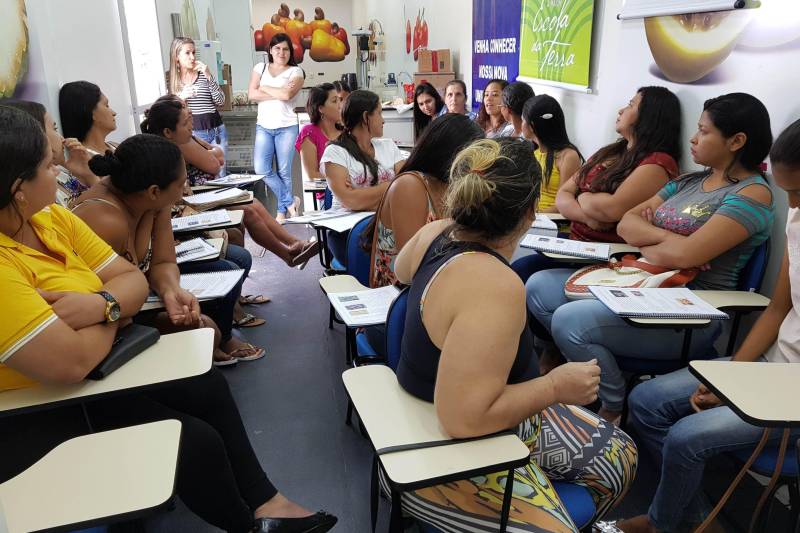 Por meio do projeto Frutificando Saberes e Sabores no Campo, a Empresa de Assistência Técnica e Extensão Rural do Estado do Pará (Emater) capacitará, a partir do próximo dia 5 de março, mais 126 agricultores familiares e pessoas envolvidas nas cadeias produtivas, desta vez de Irituia, no nordeste do estado.

FOTO: ASCOM EMATER
DATA: 26.02.2018
IRITUIA - PARÁ <div class='credito_fotos'>Foto: ASCOM EMATER   |   <a href='/midias/2018/originais/f72e3590-ce39-4505-abc2-e433dc3779a3.jpg' download><i class='fa-solid fa-download'></i> Download</a></div>