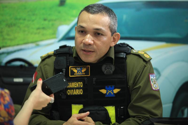 Em comemoração aos seus 43 anos, o Batalhão de Polícia Rodoviária (BPRV) inaugurou na manhã desta sexta-feira (4) o seu Canil, o primeiro setorial do Estado. O canil setorial do BPRV é um projeto operacional que visa intensificar o combate ao tráfico de drogas. Na foto, o tenente coronel Jorge Araújo, comandante do BPRV.

FOTO: MÁCIO FERREIRA / AG. PARÁ
DATA: 04.05.2018
MARITUBA - PARÁ <div class='credito_fotos'>Foto: MÁCIO FERREIRA/ AG. PARÁ   |   <a href='/midias/2018/originais/fdc3d404-7c58-4f94-a156-54cb4a40eb68.jpg' download><i class='fa-solid fa-download'></i> Download</a></div>