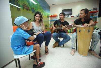 notícia: Música é bálsamo no apoio a usuários de hospitais do Estado