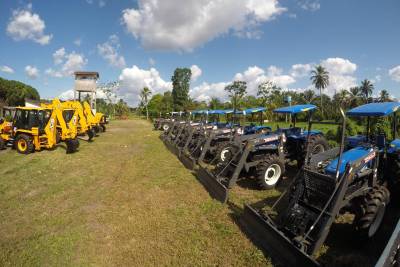 notícia: Municípios recebem equipamentos para as áreas agrícola, de saúde e segurança pública