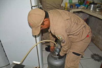 notícia: Corpo de Bombeiros distribui 100 kits de gás de cozinha