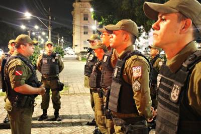 galeria: PM atua na segurança do desfile das escolas de samba de Belém
