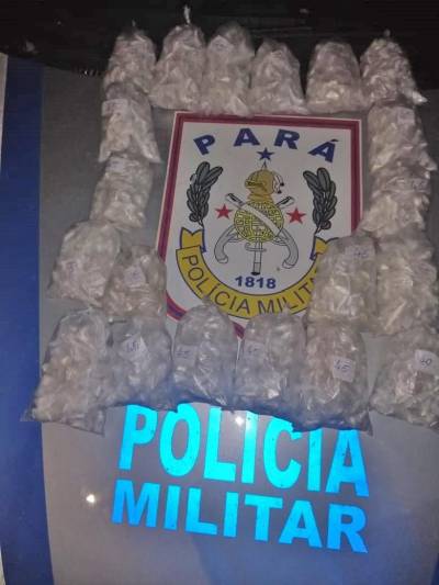 galeria: Militares apreendem quase mil papelotes de pasta base de cocaína
