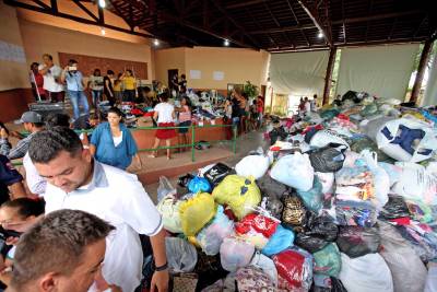 notícia: Uepa arrecada roupas e alimentos para atingidos por enchentes