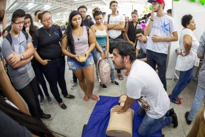 notícia: Feira Vocacional da Uepa orienta estudantes em Belém
