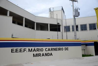 notícia: Seduc entrega escola de Ensino Fundamental reformada e ampliada em Belém