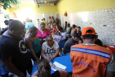 notícia: Ação integrada garante auxílio a famílias desabrigadas por incêndio no Guamá