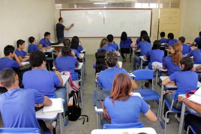 notícia: Remuneração de professor em início de carreira no Pará é maior que piso nacional
