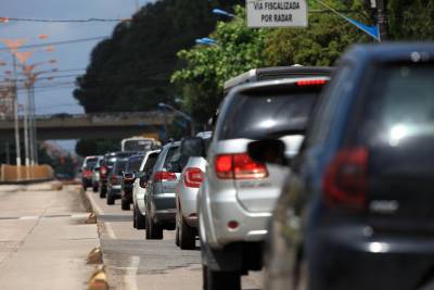 notícia: Mais de 50 mil veículos devem ser licenciados até esta sexta 