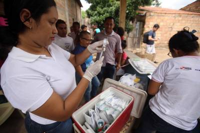 notícia: Governo reforça ações com vacinação e limpeza das áreas atingidas por enxurrada
