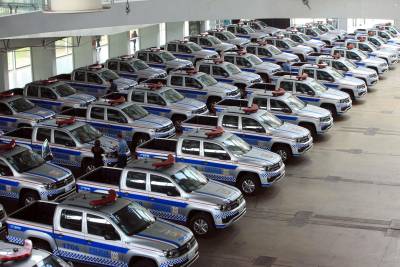 notícia: Governo dá posse a novos policiais civis e entrega veículos para a Polícia Militar