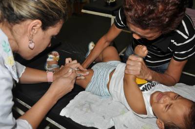 notícia: Vacinação de crianças contra a gripe ainda não atingiu a meta