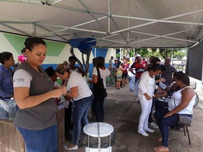 notícia: Profissionais do Hospital Regional de Paragominas levam saúde à praça da cidade