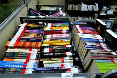 galeria: Biblioteca Pública Arthur Vianna compra mil novos livros e convida usuários à leitura