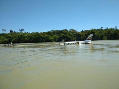 galeria: Polícia Civil investiga pouso forçado de avião em rio na zona rural de Itaituba