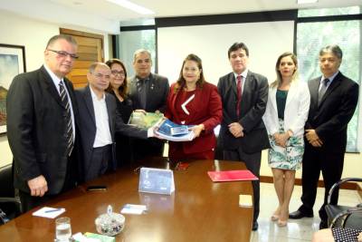 notícia: Governo entrega Balanço Geral do Estado ao Tribunal de Contas do Pará