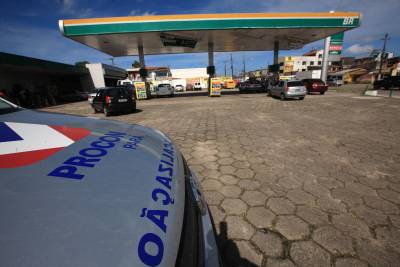 notícia: Procon fiscaliza postos de combustíveis para evitar abusos nos preços