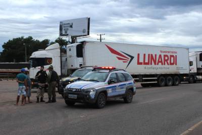 galeria: PM do Pará negocia com lideranças dos caminhoneiros e desbloqueia rodovias