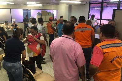 galeria: Bombeiros intensificam trabalho em área atingida por incêndio no Guamá