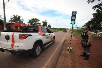 galeria: Detran instala primeiro semáforo móvel em Salinópolis