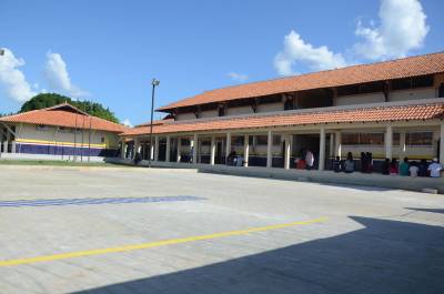 notícia: Estudantes de Castanhal recebem Escola Maria das Mercês com nova estrutura física
