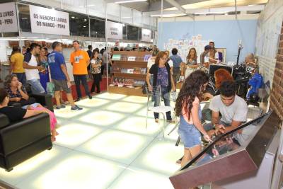 galeria: Impressora tipográfica e Espaço Kids movimentam o estande da IOE