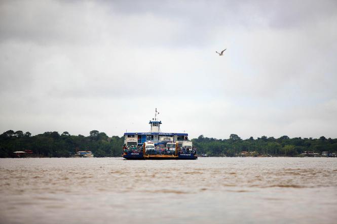 O decreto publicado na última sexta (1º), que renuncia o Imposto sobre Circulação de Mercadorias e Serviços (ICMS) nas passagens de balsa da travessia Belém- Arapari- Belém, vem beneficiando muitos condutores de veículos que utilizam o transporte. A medida diminui o valor do serviço em até R$ 7,45 para os usuários de carros pequenos e médios, de motocicletas e de utilitários grandes.

FOTO: MAYCON NUNES / AG. PARÁ
DATA: 05.01.2019
BELÉM - PARÁ <div class='credito_fotos'>Foto: Maycon Nunes / Ag. Pará   |   <a href='/midias/2019/originais/034ae746-ad6b-4373-bb5d-31ec2f234116.jpg' download><i class='fa-solid fa-download'></i> Download</a></div>