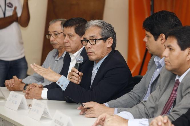 COLETIVA SOBRE MANGUEIRÃO

FOTO: FERNANDO ARAÚJO / AGÊNCIA PARÁ
15.02.2019
BELÉM - PA <div class='credito_fotos'>Foto: Fernando Araújo / agência Pará   |   <a href='/midias/2019/originais/0505d41f-711d-4710-8ece-df2e8723c70e.jpg' download><i class='fa-solid fa-download'></i> Download</a></div>