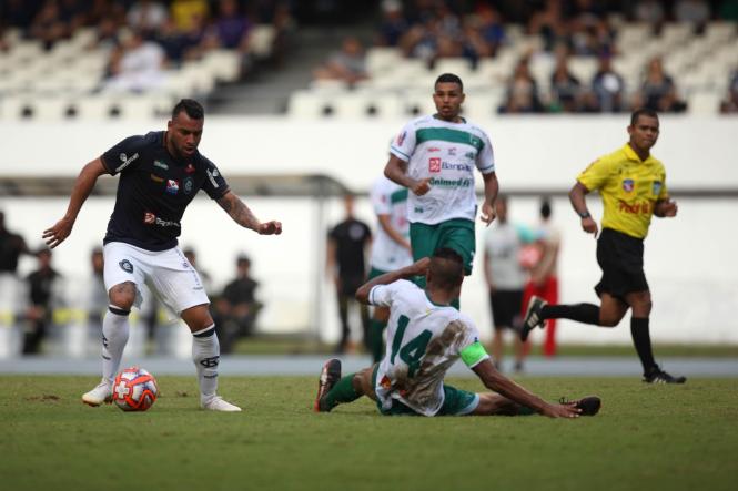 Tranquilidade e muita comemoração marcaram a reabertura do Estádio Estadual Jornalista Edgar Augusto Proença - Mangueirão na tarde deste domingo (3). A vitória do Remo contra o Tapajós, por 1x0, em jogo referente à primeira rodada do Parazão, foi acompanhada de perto por 19,2 mil torcedores, e dentre eles, muitas crianças acompanhadas pelos pais e familiares. 

FOTO: THIAGO GOMES/AG. PARÁ
DATA: 03.02.2019 
BELÉM - PARÁ <div class='credito_fotos'>Foto: Thiago Gomes /Ag. Pará   |   <a href='/midias/2019/originais/09296985-ca6b-4403-a754-73b1f9fa6d43.jpg' download><i class='fa-solid fa-download'></i> Download</a></div>