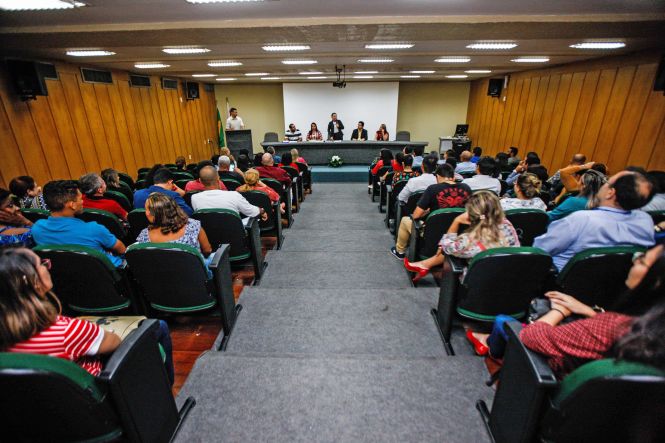 A Escola de Governança Pública do Estado do Pará ultrapassou o número de mil servidores públicos formados nos cursos ofertados pelo órgão no ano de 2019. A marca foi ultrapassada após a certificação de 101 alunos na manhã desta sexta (26), no auditório da EGPA, referentes aos cursos de Formação de Pregoeiro - presencial e eletrônico (51 concluintes), Siafem Operacional (14 concluintes) e Gestão de Políticas Sociais (36 concluintes).

FOTO: MAYCON NUNES / AGÊNCIA PARÁ
DATA: 26.04.2019
BELÉM - PARÁ <div class='credito_fotos'>Foto: Maycon Nunes / Ag. Pará   |   <a href='/midias/2019/originais/113dd22c-80f5-43af-b11e-3a868253eb8e.jpg' download><i class='fa-solid fa-download'></i> Download</a></div>