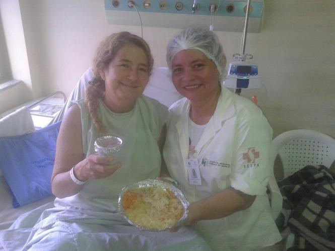 Internada há oito dias no HRPM, onde encontra-se em pós- operatório de uma colecistectomia  (retirada cirúrgica da vesícula biliar), a usuária Lindete Maria Oliveira da paz, 52 anos, aprovou 100% a alimentação servida, diariamente. 


FOTO: DIVULGAÇÃO / HRPM <div class='credito_fotos'>Foto: Divulgação   |   <a href='/midias/2019/originais/12792f6f-c3ec-4451-9833-724cfa4d3aa5.jpg' download><i class='fa-solid fa-download'></i> Download</a></div>