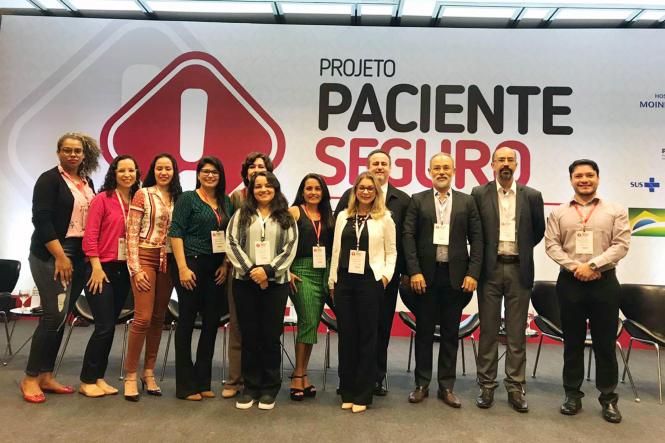 O Hospital Regional do Baixo Amazonas, em Santarém (PA) participou do II Encontro Internacional do Projeto Paciente Seguro, realizado em Brasília, nesta semana. O evento reúne profissionais de saúde de todas as regiões do País para compartilhar experiências e conhecimento sobre segurança do paciente e qualificação do Sistema Único de Saúde (SUS).

FOTO: ASCOM / HRBA
DATA: 11.04.2019
SANTARÉM - PA <div class='credito_fotos'>Foto: Ascom / HRBA   |   <a href='/midias/2019/originais/18503600-e809-4483-9eb2-6658f65eec8f.jpg' download><i class='fa-solid fa-download'></i> Download</a></div>