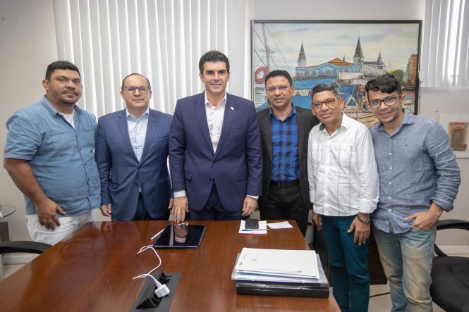 Prefeitos e lideranças do PSD do Pará solicitaram o apoio do governo do Estado para investimentos nas áreas da educação, infraestrutura, saúde e segurança. As demandas foram apresentadas ao governador Helder Barbalho nesta quinta-feira (25), durante várias audiências, no Palácio do Governo, em Belém, com a presença do presidente do Partido Social Democrático (PSD) no Pará, Helenilson Pontes.

FOTO: MARCO SANTOS / AGÊNCIA PARÁ
DATA: 25.04.2019
BELÉM - PARÁ <div class='credito_fotos'>Foto: Marco Santos / Ag. Pará   |   <a href='/midias/2019/originais/19558eb3-051a-41de-9196-51bb6a5a4a1c.jpg' download><i class='fa-solid fa-download'></i> Download</a></div>