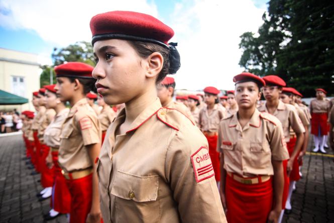 O Governo do Pará vai apoiar ações voltadas à expansão do Colégio Militar de Belém (CMBel), garantiu o governador Helder Barbalho na manhã deste sábado (09), durante a cerimônia de entrega da boina garança, símbolo que confirma a integração do estudante ao sistema militar de ensino. A maior parte dos alunos, 87 de um total de 126, ingressa no 6º ano do ensino fundamental.

FOTO: MAYCON NUNES / AGÊNCIA PARÁ
DATA: 09.03.2019
BELÉM - PARÁ <div class='credito_fotos'>Foto: Maycon Nunes / Ag. Pará   |   <a href='/midias/2019/originais/19734b3a-be64-4312-b45b-3b814db69cdf.jpg' download><i class='fa-solid fa-download'></i> Download</a></div>