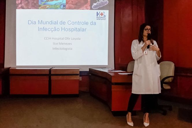 O Hospital Ophir Loyola realizou nesta segunda-feira (13), um evento alusivo ao Dia Nacional de Controle à Infecção Hospitalar, celebrado no dia 15 de maio. A programação alerta sobre as medidas de prevenção e pequenos cuidados de higiene, como uma simples lavagem de mãos que pode evitar 70% dos casos de Infecções Relacionadas à Assistência à Saúde (IRAS). A manhã científica trouxe reflexões sobre ações para reduzir a incidência e a gravidade dessas infecções e um show de talentos, no auditório Luiz Geolás.

FOTO: ASCOM / OPHIR LOYOLA
DATA: 13.05.2019
BELÉM - PARÁ <div class='credito_fotos'>Foto: ASCOM / OPHIR LOYOLA   |   <a href='/midias/2019/originais/203b45d8-1cb6-4fa0-993e-40806e7f6387.jpg' download><i class='fa-solid fa-download'></i> Download</a></div>