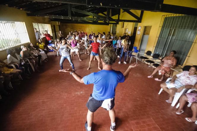 No mês dedicado a autoestima e valorização da mulher, a Susipe celebrou o dia 8 de março com ações de saúde, beleza e cidadania no Centro de Recuperação Feminino (CRF), em Ananindeua. 

FOTO: ASCOM / SUSIPE
DATA: 08.03.2019
ANANINDEUA - PA <div class='credito_fotos'>Foto: ASCOM / SUSIPE   |   <a href='/midias/2019/originais/255e32bf-6ee5-49b1-b4d5-9a2ee1ca7754.jpg' download><i class='fa-solid fa-download'></i> Download</a></div>