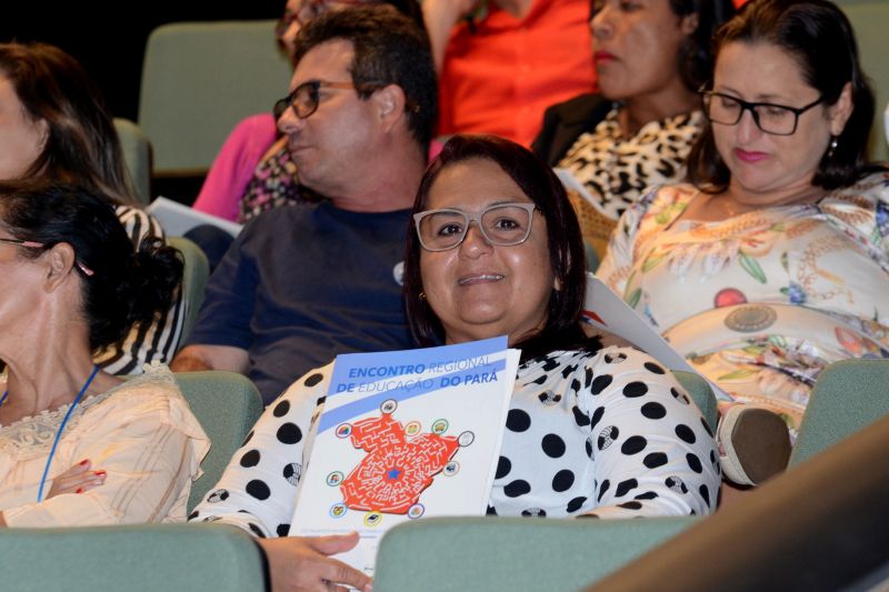 Encontro Regional em Bragança discute agenda da aprendizagem na região nordeste do Pará


FOTO: ASCOM / SEDUC
DATA: 03.06.2019
BRAGANÇA - PARÁ <div class='credito_fotos'>Foto: ASCOM / SEDUC   |   <a href='/midias/2019/originais/2600_diretoracelenedeourem.jpg' download><i class='fa-solid fa-download'></i> Download</a></div>