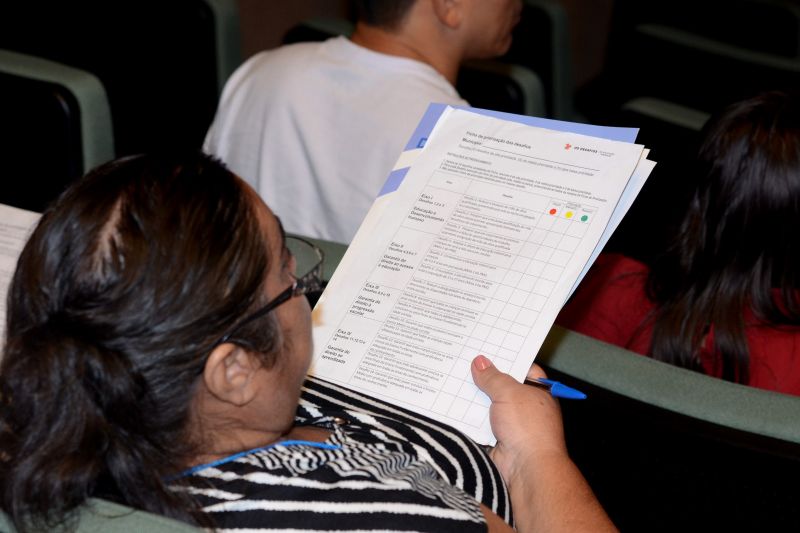 Encontro Regional em Bragança discute agenda da aprendizagem na região nordeste do Pará


FOTO: ASCOM / SEDUC
DATA: 03.06.2019
BRAGANÇA - PARÁ <div class='credito_fotos'>Foto: ASCOM / SEDUC   |   <a href='/midias/2019/originais/2600_dsc_2510.jpg' download><i class='fa-solid fa-download'></i> Download</a></div>