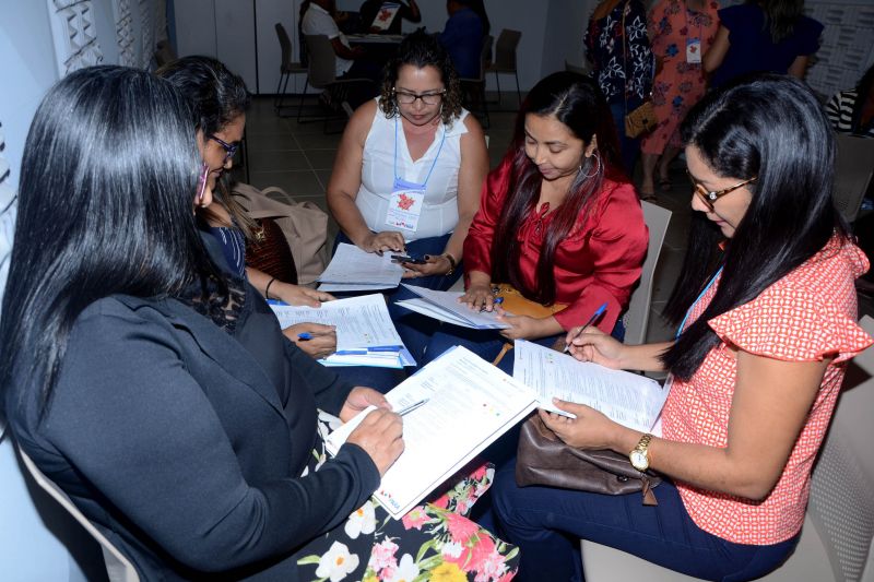 Encontro Regional em Bragança discute agenda da aprendizagem na região nordeste do Pará


FOTO: ASCOM / SEDUC
DATA: 03.06.2019
BRAGANÇA - PARÁ <div class='credito_fotos'>Foto: ASCOM / SEDUC   |   <a href='/midias/2019/originais/2600_dsc_2549.jpg' download><i class='fa-solid fa-download'></i> Download</a></div>