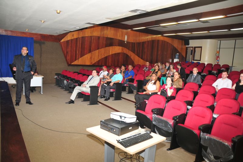 Portaria regulamenta a venda de produtos de uso da Polícia Civil


FOTO: ASCOM / POLICIA CIVIL
DATA: 03.06.2019
BELÉM - PARÁ <div class='credito_fotos'>Foto: Ascom / Polícia Civil   |   <a href='/midias/2019/originais/2601_reuniaocomrepresentantesdeempresasquevendemprodutoscomamarcadapoliciacivil.jpg' download><i class='fa-solid fa-download'></i> Download</a></div>