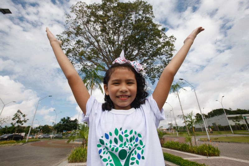 Estimular a conscientização ambiental vai muito além de promover um dia festivo no Dia Mundial do Meio Ambiente, instituído pela Organização das Nações Unidas (ONU) no dia 5 de junho de 1972, durante a Conferência das Nações Unidas sobre o Meio Ambiente Humano, em Estocolmo (Suécia). Mais do que a comemoração, é fundamental desenvolver políticas públicas comprometidas com a preservação ambiental.

FOTO: FERNANDO ARAÚJO / AGÊNCIA PARÁ
DATA: 06.06.2019
BELÉM - PARÁ <div class='credito_fotos'>Foto: Fernando Araújo / agência Pará   |   <a href='/midias/2019/originais/2626_helenavitoriavencedoradonovonomedasamaumeira3.jpg' download><i class='fa-solid fa-download'></i> Download</a></div>