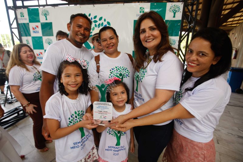 Estimular a conscientização ambiental vai muito além de promover um dia festivo no Dia Mundial do Meio Ambiente, instituído pela Organização das Nações Unidas (ONU) no dia 5 de junho de 1972, durante a Conferência das Nações Unidas sobre o Meio Ambiente Humano, em Estocolmo (Suécia). Mais do que a comemoração, é fundamental desenvolver políticas públicas comprometidas com a preservação ambiental.

FOTO: FERNANDO ARAÚJO / AGÊNCIA PARÁ
DATA: 06.06.2019
BELÉM - PARÁ <div class='credito_fotos'>Foto: Fernando Araújo / agência Pará   |   <a href='/midias/2019/originais/2626_helenavitoriavencedoradonovonomedasamaumeira7.jpg' download><i class='fa-solid fa-download'></i> Download</a></div>