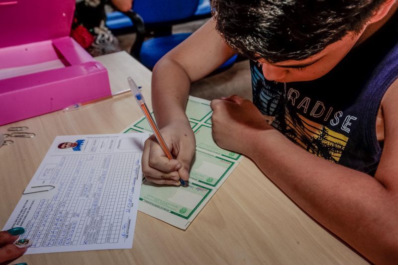 A partir desta quarta-feira (12) até o dia 22 deste mês, a Delegacia da Cabanagem disponibilizará emissão de carteiras de identidade para a comunidade do bairro gratuitamente. O serviço faz parte da programação do TerPaz, uma estratégia de governo que une ações de segurança pública com ações sociais integradas, na construção de uma sociedade com mais paz e justiça social <div class='credito_fotos'>Foto: Maycon Nunes / Ag. Pará   |   <a href='/midias/2019/originais/2678_dp_20190612_my_3815.jpg' download><i class='fa-solid fa-download'></i> Download</a></div>